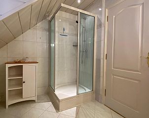 Shower in modern bathroom of VZ730 Holiday home Cadzand-Bad, Zeeland.