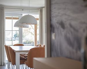 Modern bathroom and cozy bedroom in Watervilla 8B Luxe, vacation home in Cadzand-bad, Zeeuws-Vlaanderen, Zeeland.