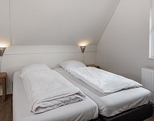 Attractive bedroom in Villa 8G Luxe, vacation home in Cadzand-bad, Zeeuws-Vlaanderen, with comfortable beds and serene ambiance.