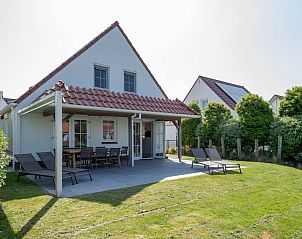 Enjoy the serene garden and spacious terrace of Watervilla 8A Luxe, a vacation home in Cadzand-bad, Zeeuws-Vlaanderen, Zeeland.