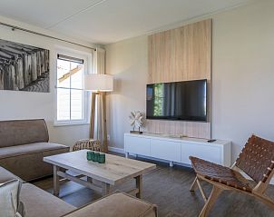 Modern living room in Watervilla 8A Luxury, vacation home in Cadzand-bad, Zeeuws-Vlaanderen with stylish decor and comfortable seating area.