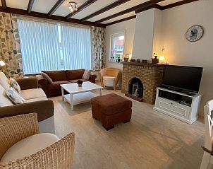 VZ920 Ferienhaus in Cadzand-Bad, gemtliches Wohnzimmer mit Kamin.