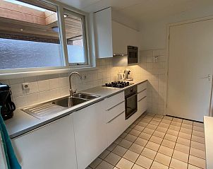 VZ920 Ferienhaus Badezimmer in Cadzand-Bad, Zeeuws-Vlaanderen, mit moderner Dusche.