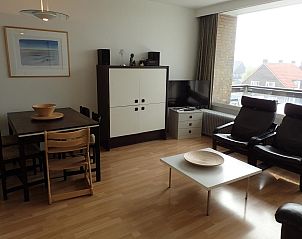 Dining area in VZ922 Holiday apartment in Cadzand, Zeeuws-Vlaanderen, with modern furniture and views of the surroundings.