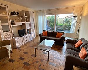 Cozy living room of VZ924 Holiday home in Cadzand, Zeeuws-Vlaanderen, with comfortable seating.