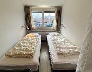 Children's room with crib in VZ924 Holiday home in Cadzand, Cadzand-bad, Zeeland.