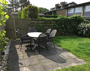 Backyard of VZ924 Holiday home in Cadzand with green surroundings and privacy, Zeeland.