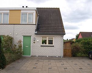 Vermare vakantiehuis in Wemeldinge, Zuid-Beveland, met karakteristieke gevel en groene deur.