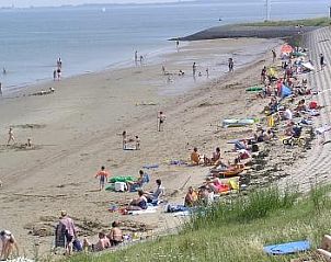 Zonnig strand nabij Vermare in Wemeldinge, Zuid-Beveland, ideaal voor ontspanning en recreatie.