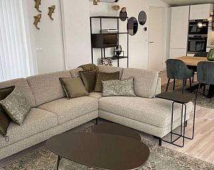 Stijlvolle zithoek in Vakantiehuis Waterresort Oosterschelde huisnr. 68, Wemeldinge, ideaal voor ontspanning.