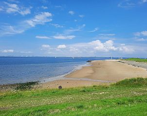 Strand bij Wemeldinge, dichtbij Vakantiehuis Waterresort Oosterschelde, Zuid-Beveland, ideaal voor een dagje uit.