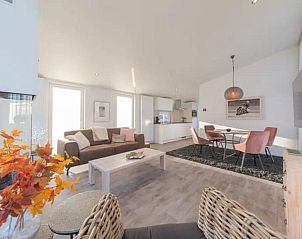 Gezellige woonkamer in Vakantiehuis Waterresort Oosterschelde, ideaal voor ontspanning in Wemeldinge, Zuid-Beveland.