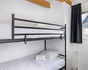 Spielplatz im 4-Bett Cottage Zeeland in Wemeldinge, Zuid-Beveland, Ferienhaus mit Blick auf grne Felder und Natur.