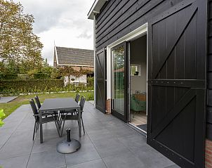 Zachte handdoeken in badkamer van vakantiehuis ZE1456 in Wemeldinge, Zuid-Beveland, Zeeland.