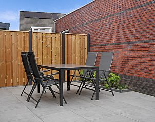 Gezellige woon- en eetruimte in vakantiehuis ZE1420, Nieuwdorp, Zuid-Beveland, voor familietijd in Zeeland.