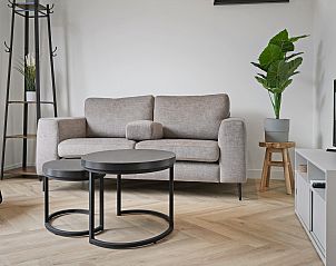 Comfortabele slaapkamer met decoratieve elementen in vakantiehuis ZE1420, Nieuwdorp, Zuid-Beveland, voor een stijlvol verblijf in Zeeland.