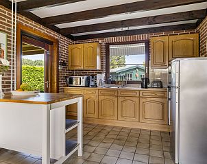 Compleet uitgeruste keuken in Vakantiehuis Haus Anni, Hansweert, Zuid-Beveland, met moderne apparatuur.