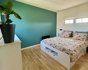 Slaapkamer met tweepersoonsbed in Vakantiehuis in Lewedorp, comfort in Zuid-Beveland, Zeeland.