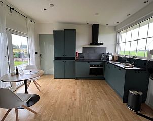 Eethoek in keuken van Vakantiehuis in Lewedorp, gezellig dineren in Zuid-Beveland, Zeeland.