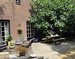 Gezellige zithoek op het terras van Vakantiehuisje in Vlake, Zuid-Beveland.