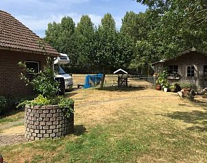 Overzicht van de buitenruimte bij Vakantiehuisje in Vlake, Zuid-Beveland.