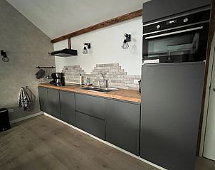 Strakke keukeninrichting in vakantiehuis Streefkerk, Alblasserwaard.