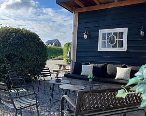 Comfortabele buitenzitplek bij vakantiehuis Streefkerk, Alblasserwaard.