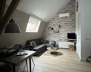 Stijlvolle woonkamer van Vakantiehuis in Streefkerk met modern interieur, gelegen in Alblasserwaard, Zuid-Holland.