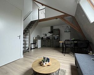 Open keuken en eetruimte in Vakantiehuis in Streefkerk, perfect voor een ontspannen verblijf in Alblasserwaard, Zuid-Holland.