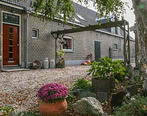 Gezellige tuin van vakantiehuis in Stolwijk, Alblasserwaard, Zuid-Holland met rustieke uitstraling.