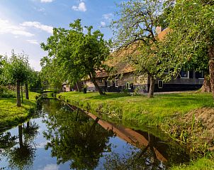 Rustieke omgeving met waterloop bij Vakantiehuis in Stolwijk, Alblasserwaard, Zuid-Holland.