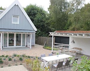 Das Ferienhaus ZH330 in Ouddorp verfgt ber eine schne Terrasse mit bequemen Sitzgelegenheiten in Sdholland.