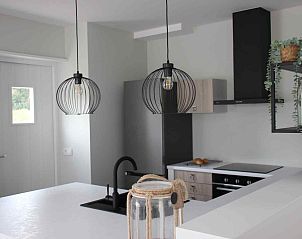 Stilvolle Kche im Ferienhaus ZH330, Ouddorp, mit modernen Gerten und stimmungsvoller Beleuchtung.