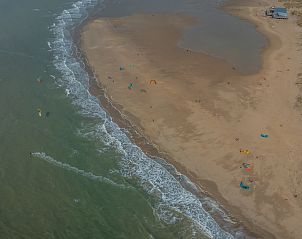 Weitlufiger Strand in der Nhe des Ferienhauses ZH330, Ouddorp, ideal zum Kitesurfen und Entspannen.