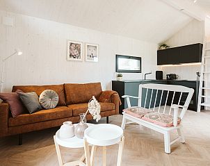 Gezellige binnenruimte van Scandic vakantiehuis in Ouddorp met comfortabele zitruimte.