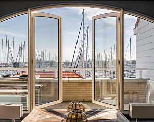 Uitzicht op de jachthaven vanuit vakantiehuis De Brouwersdam in Ouddorp, Goeree-Overflakkee, Zuid-Holland. Geniet van rust en natuur.