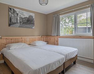 Moderne Kche und Essbereich im Bungalow Renesse, Ouddorp, ideal fr einen komfortablen Urlaub in Goeree-Overflakkee.