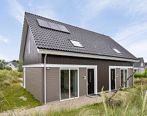 Reihenhaus in Ouddorp, Ferienhaus in Goeree-Overflakkee, Sdholland, umgeben von Dnen mit moderner Architektur und sonniger Umgebung.
