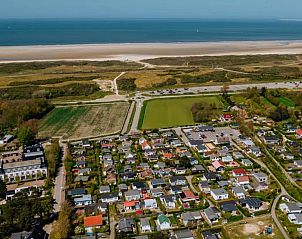 Gemtlicher Innenbereich des Ferienhauses ZH447 in Ouddorp, stimmungsvolle Abendbeleuchtung, Goeree-Overflakkee, Sdholland.