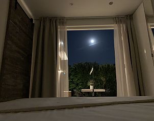 Kitesurfer auf dem Meer in der Nhe des Ferienhauses ZH447, Ouddorp, Goeree-Overflakkee, Sdholland.