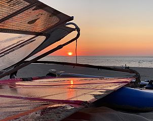 Gemtliche Terrasse mit stimmungsvoller Beleuchtung im Ferienhaus ZH447, Ouddorp, Goeree-Overflakkee, Sdholland.