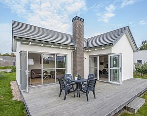 Bungalow 4C in Ouddorp, Goeree-Overflakkee, Sd-Holland mit gerumiger Veranda und modernem Look fr einen entspannten Urlaub.