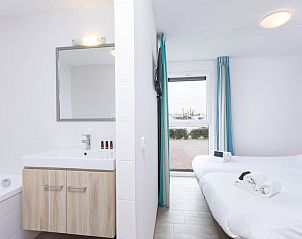 Gemtliches Schlafzimmer mit Etagenbett im Bungalow 6C, Ouddorp, ideal fr Familien auf Goeree-Overflakkee, Sdholland.