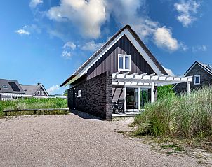 Freistehendes Haus in Ouddorp mit Reetdach, gelegen in der Natur von Goeree-Overflakkee, Sdholland, ideales Ferienhaus fr Ruhesuchende.