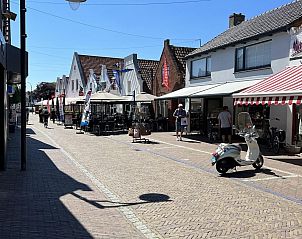 Gemtliche Einkaufsstrae bei VZ1114 Ferienwohnung in Ouddorp, Goeree-Overflakkee, Sdholland.