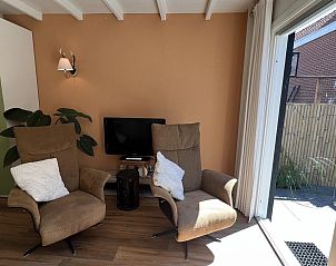 Gemtliche Einrichtung der Ferienwohnung VZ1114 in Ouddorp mit bequemen Sthlen.