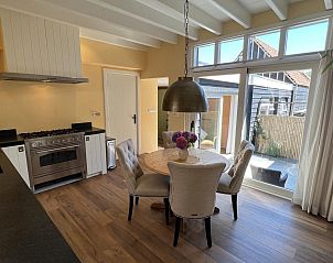 Essecke in VZ1114 Ferienwohnung in Ouddorp mit viel natrlichem Licht.