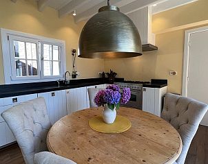 Gerumiges Schlafzimmer in VZ1114 Ferienwohnung in Ouddorp mit bequemen Sthlen.