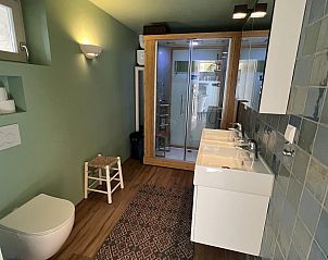 Stilvolle Dusche in VZ1114 Ferienwohnung in Ouddorp mit moderner Ausstattung.