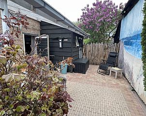 Rustige tuin bij VZ1104 Vrijstaand vakantiehuis in Ouddorp, Goeree-Overflakkee.